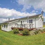 Beach Front Home In Vinderup With Sauna بيت للعطل