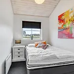 Beach Front Home In Vinderup With Sauna بيت للعطل Vinderup