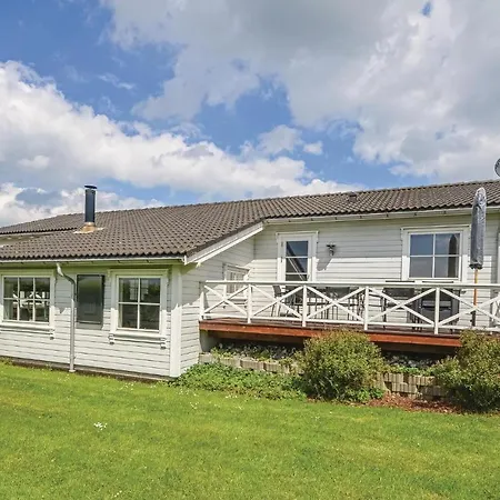 Vakantiehuis Front In With Sauna *