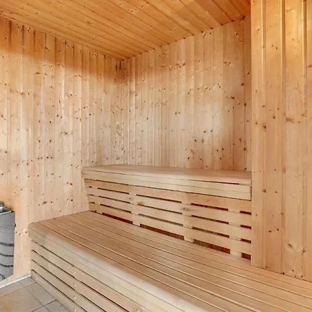 Front In With Sauna *