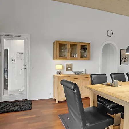 Beach Front Home In Vinderup With Sauna بيت للعطل *