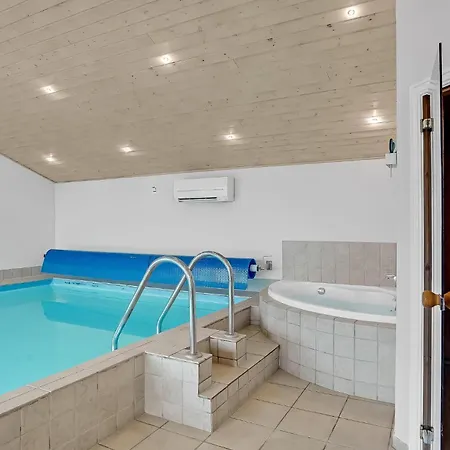 Front In With Sauna *